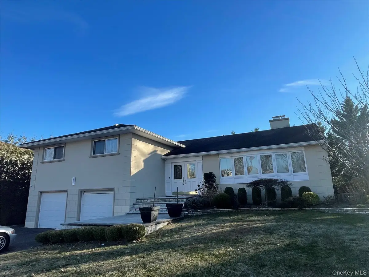 1 Peppermill Road, Roslyn, NY 11576 - Image #1