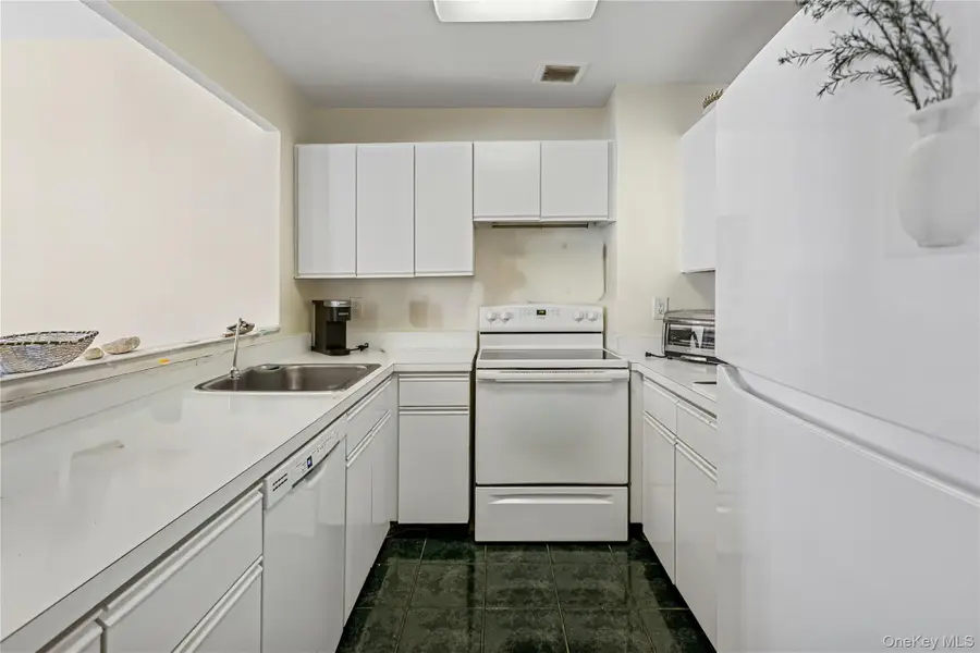 100 W Broadway #6P, Long Beach, NY 11561 - Image #3