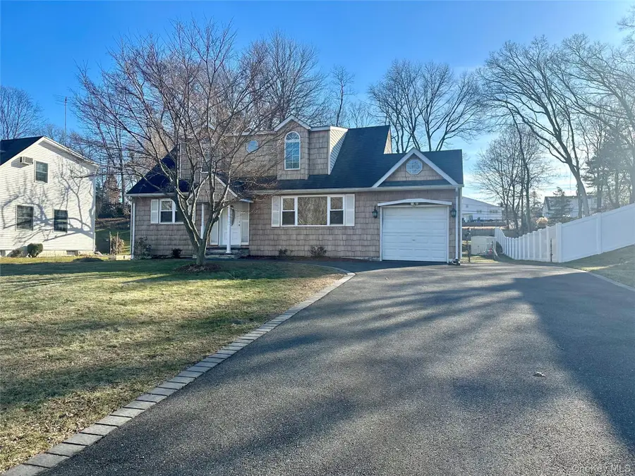 46 Falcon Drive, Hauppauge, NY 11788 - Image #2