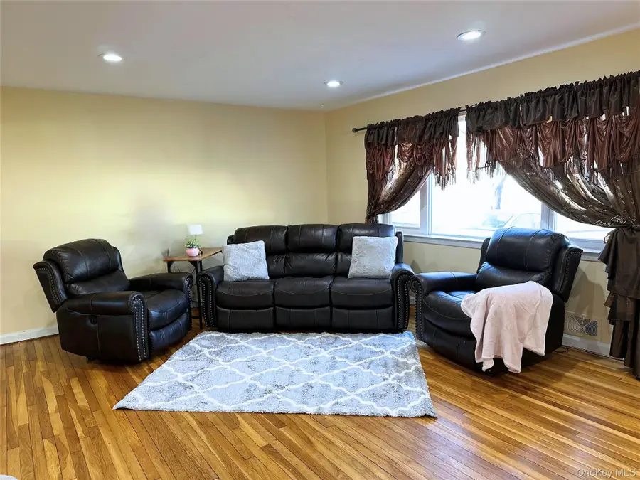 46 Falcon Drive, Hauppauge, NY 11788 - Image #3