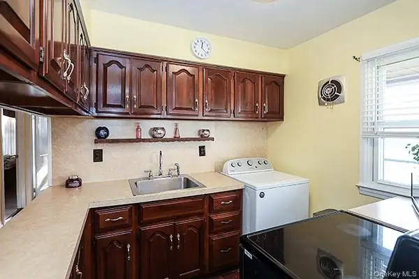 12 E Millpage Drive, Bethpage, NY 11714 - Image #3