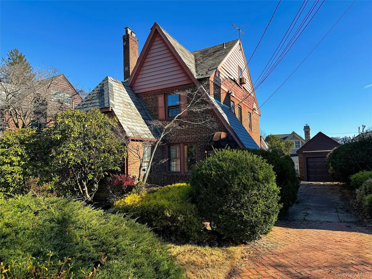 192 Brixton Road S, Garden City, NY 11530 - Image #1