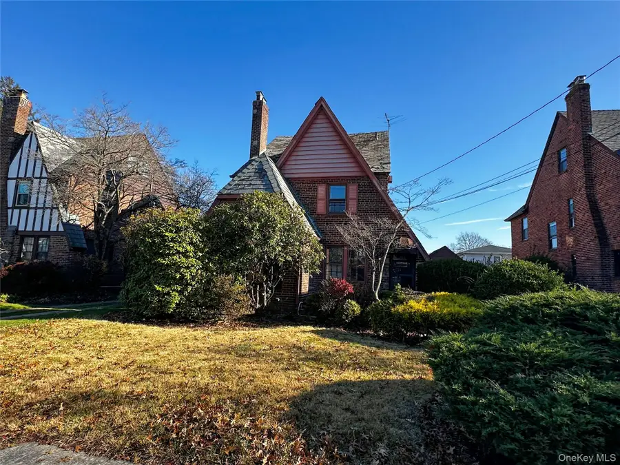 192 Brixton Road S, Garden City, NY 11530 - Image #2