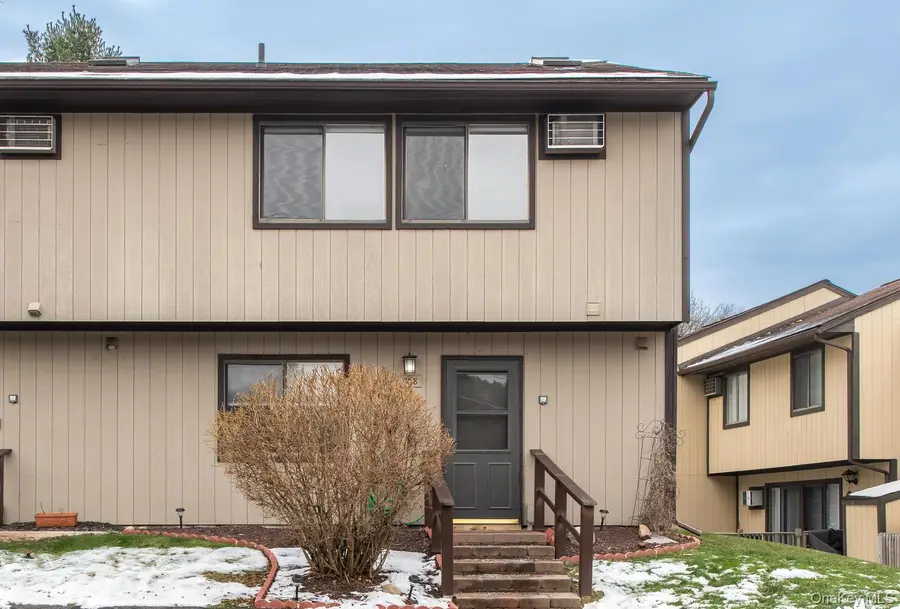 908 Chelsea Cove S, Hopewell Junction, NY 12533 - Image #2