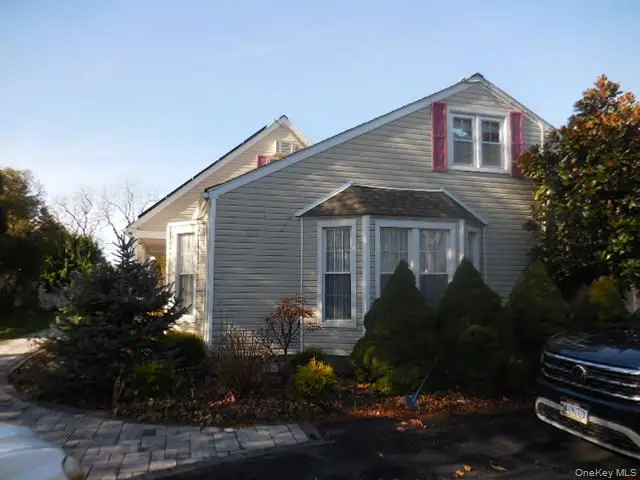 42 Handsome Avenue, Sayville, NY 11782 - #1