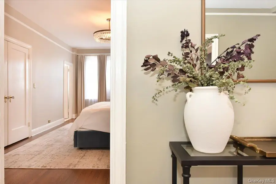 8 Barstow #6-D, Great Neck, NY 11021 - Image #2