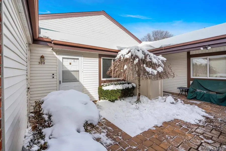 304 Gotham Way, Saint James, NY 11780 - Image #3