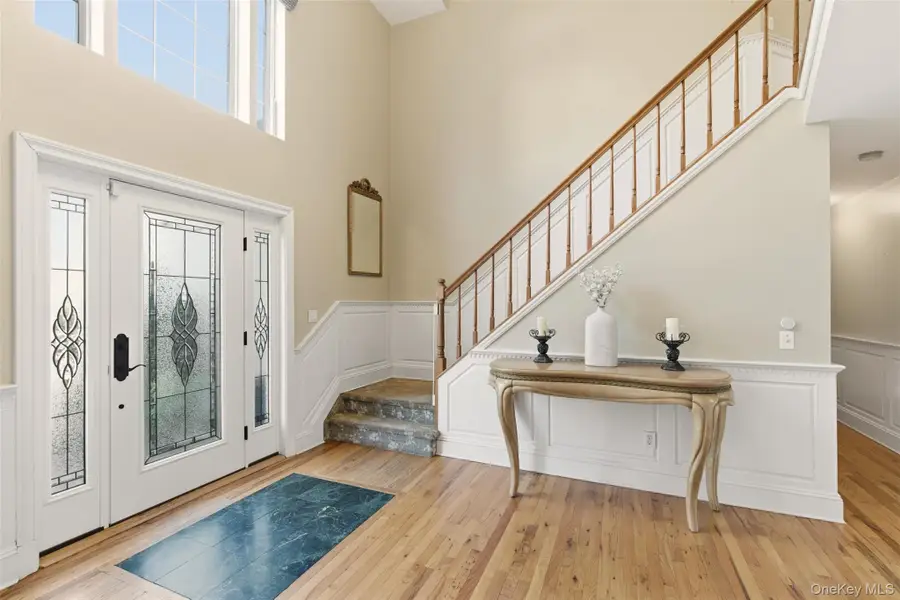 22 Knott Drive, Glen Cove, NY 11542 - Image #2