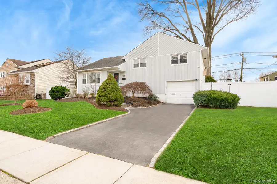 3738 Regent Lane, Wantagh, NY 11793 - Image #2