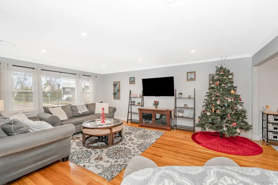 3738 Regent Lane, Wantagh, NY 11793 - Image #3