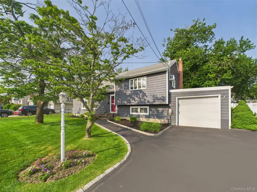 554 S 8th Street, Lindenhurst, NY 11757 - Image #2