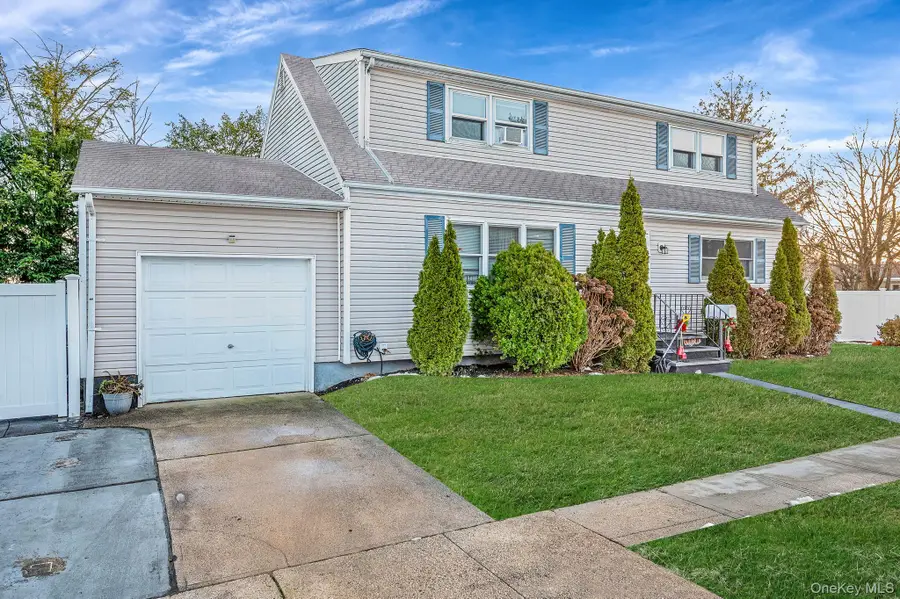 15 Macon Street, Lindenhurst, NY 11757 - Image #2