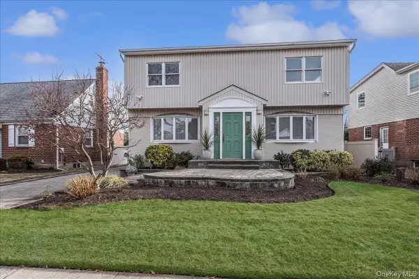 175 Primrose Drive, North New Hyde Park, NY 11040