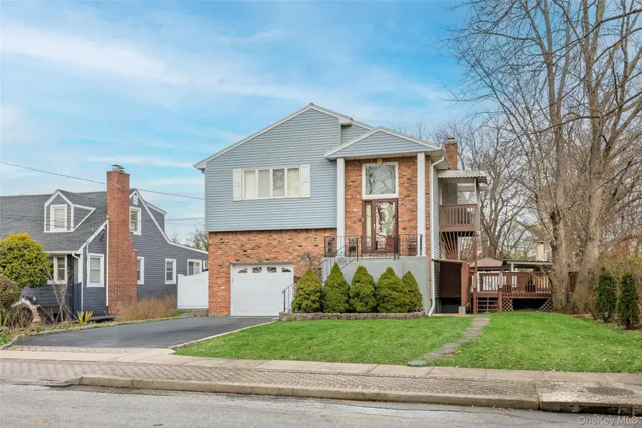 902 Linden Avenue, Westbury, NY 11590 - Image #2