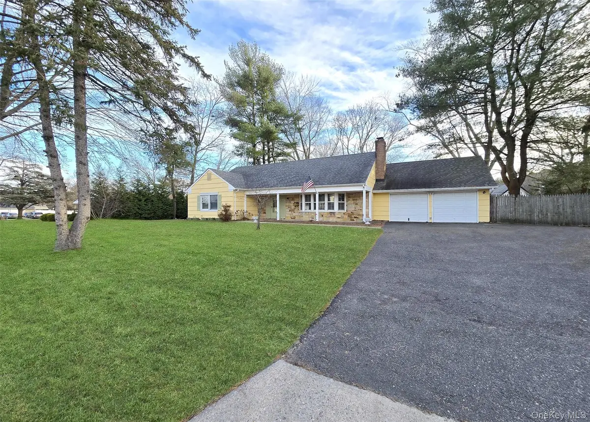 652 Hawkins Road E, Coram, NY 11727 - Image #1