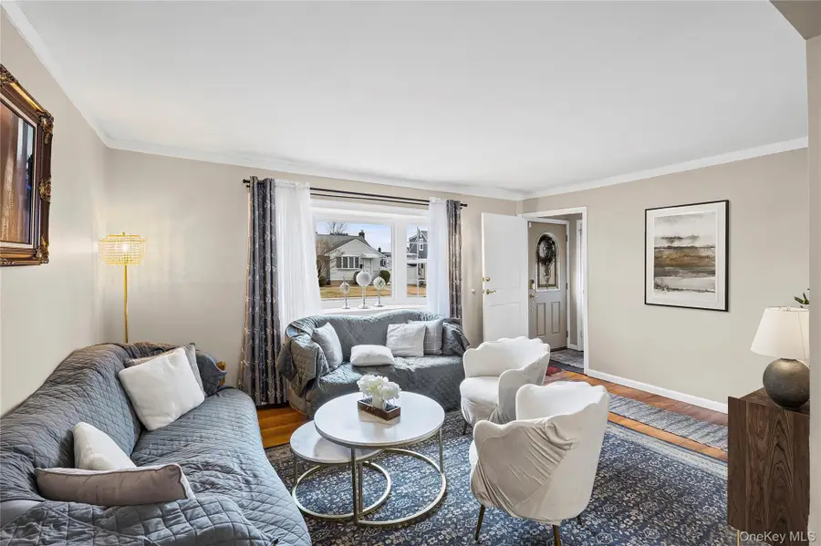 24 Ferndale Drive, Hicksville, NY 11801 - Image #2