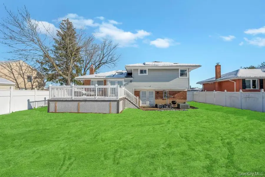 19 Evers Street, Hicksville, NY 11801 - #3