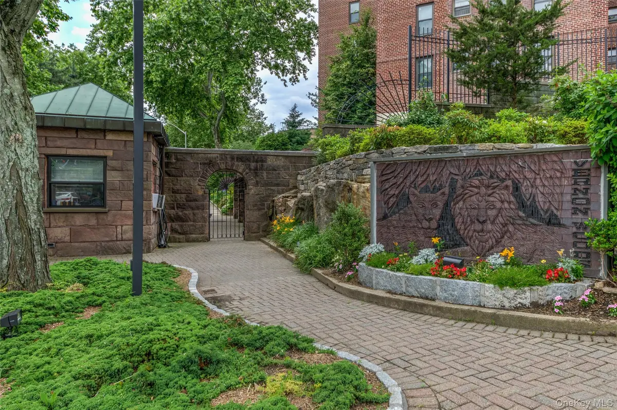 166 Pearsall Drive #5E, Mount Vernon, NY 10552 - Image #1