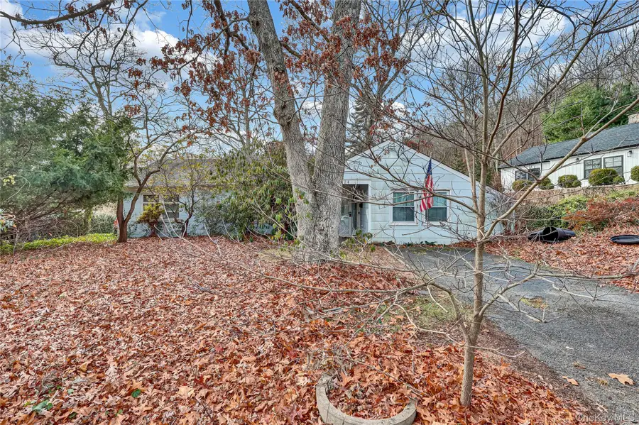 24 Piermont Court, Melville, NY 11747 - #2