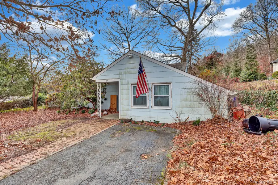 24 Piermont Court, Melville, NY 11747 - #3