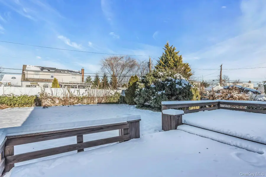 5 Preston Lane, Hicksville, NY 11801 - Image #3