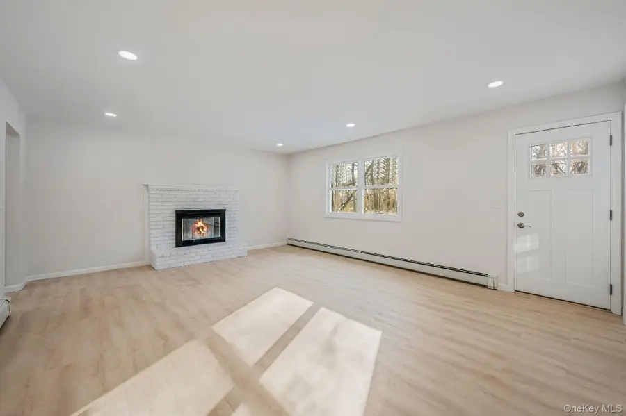 15 Terry Court, North Babylon, NY 11703 - Image #2