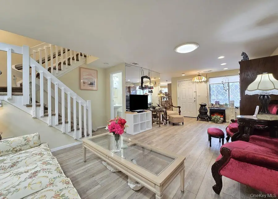 331 Clubhouse Court, Coram, NY 11727 - Image #2