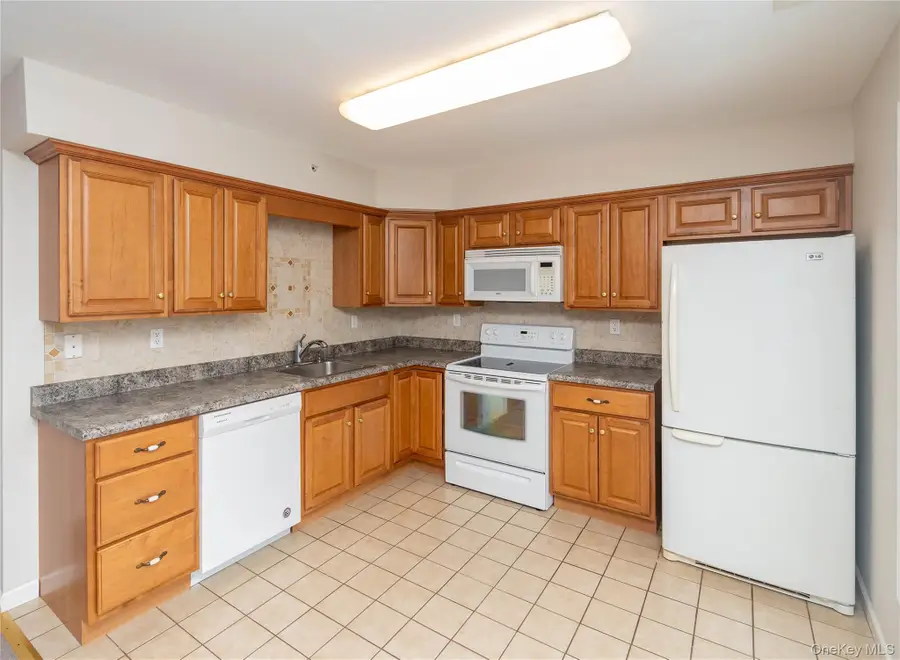 70 Aveonis Court, Fishkill, NY 12524 - #3