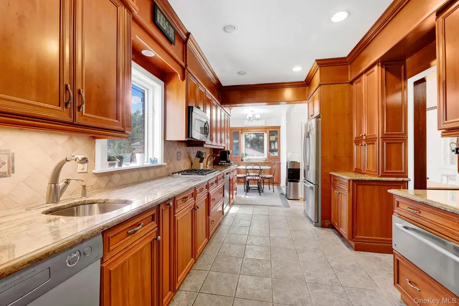 166 W Olive Street, Long Beach, NY 11561 - Image #3