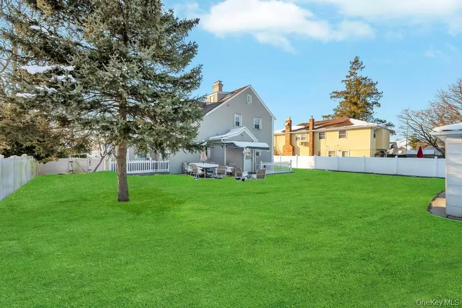 32 Longfellow Avenue, Westbury, NY 11590 - Image #3