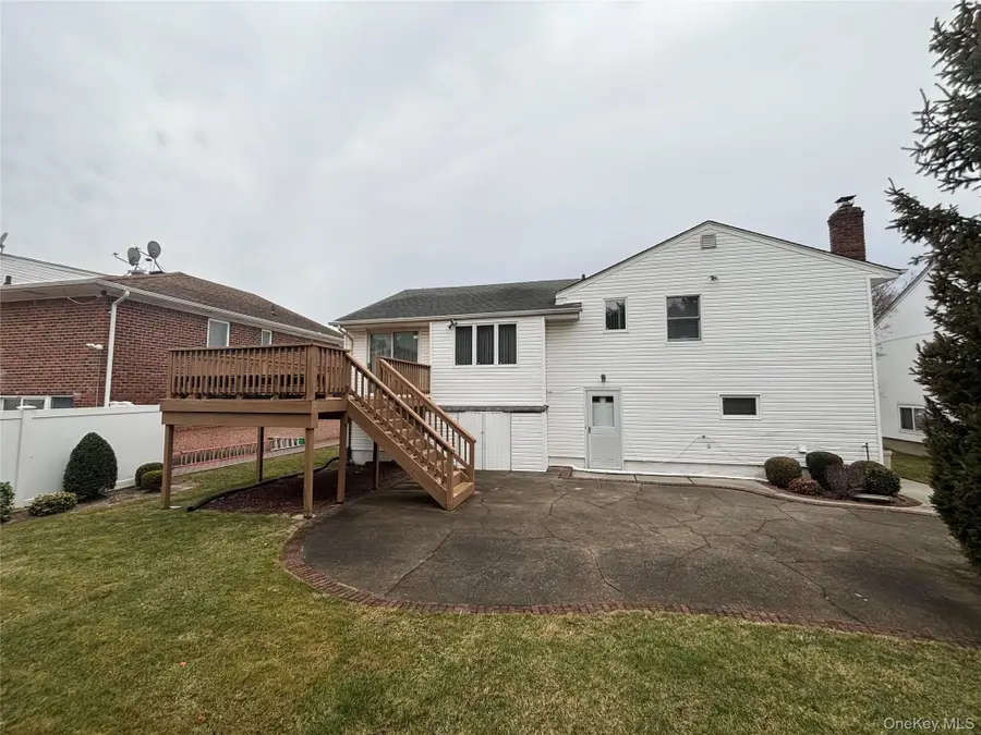 348 Links Drive E, Oceanside, NY 11572 - Image #2