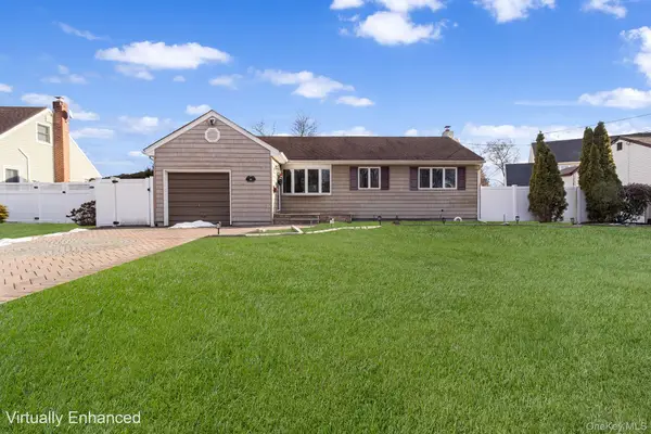 40 Frankie Lane, North Babylon, NY 11703