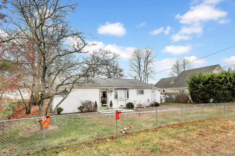 34 Tamarack Street, Central Islip, NY 11722 - Image #2