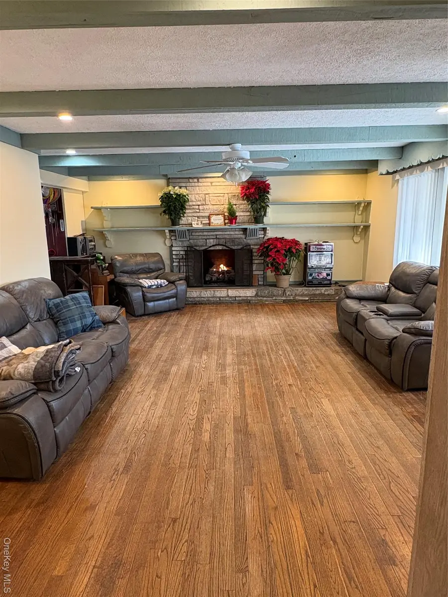 18 Tyte Drive, Riverhead, NY 11901 - Image #2