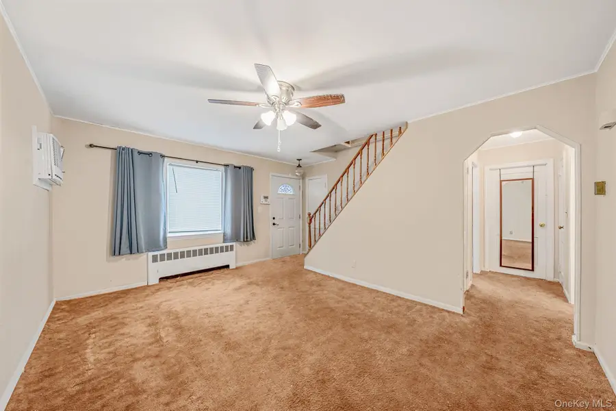41 Brookside Court, Copiague, NY 11726 - Image #3
