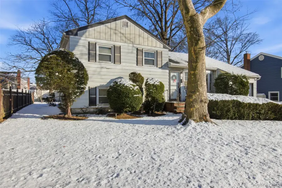2393 Maple Avenue, Seaford, NY 11783 - Image #3