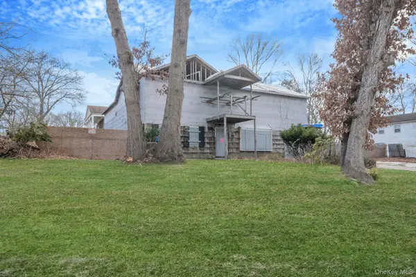 58 W Denis Lane, Coram, NY 11727