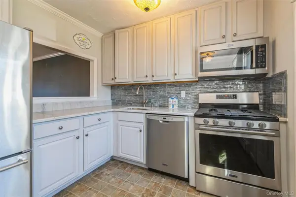 92 Cardinal Lane #92, Islip, NY 11751