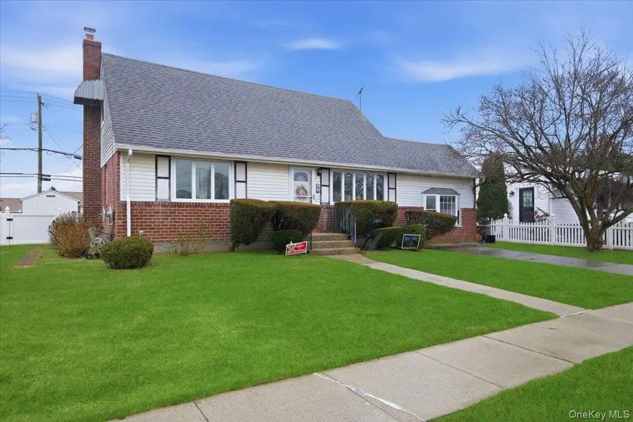 25 Lois Lane, Farmingdale, NY 11735 - Image #2