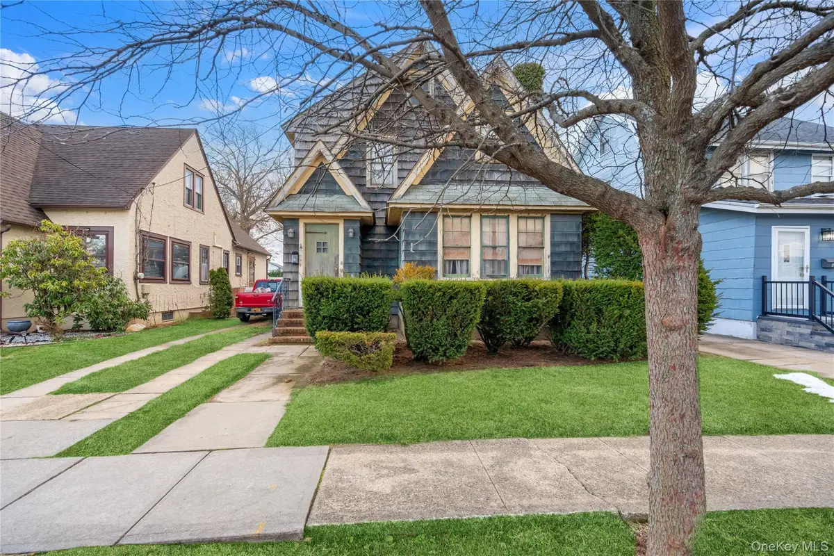 114 Buckingham Place, Lynbrook, NY 11563 - Image #1