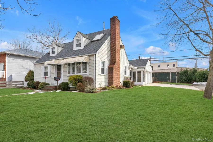 89 Foster Avenue, Valley Stream, NY 11580 - Image #2