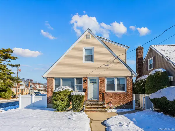 94 Sheridan Boulevard, Mineola, NY 11501