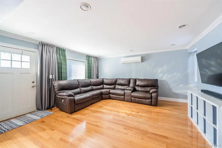 94 Sheridan Boulevard, Mineola, NY 11501 - Image #2