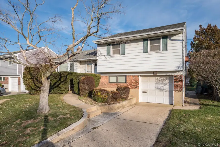 285 Southwood Circle, Syosset, NY 11791 - Image #2