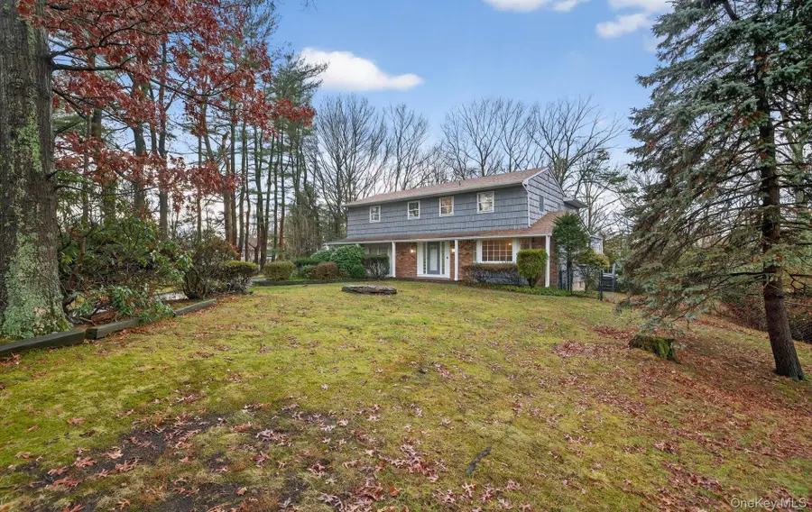 4 Penn Court, Dix Hills, NY 11746 - Image #3