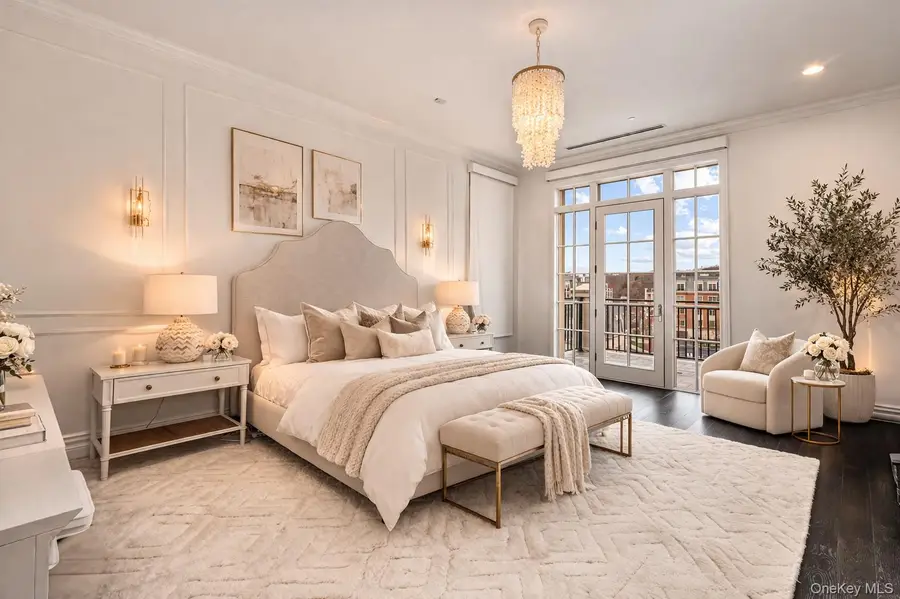 3000 Royal Court #3308, North Hills, NY 11040 - #3