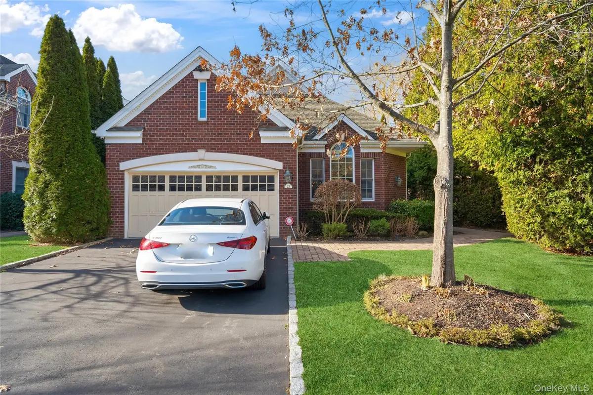 23 Hathaway Lane, Manhasset, NY 11030 - Image #1