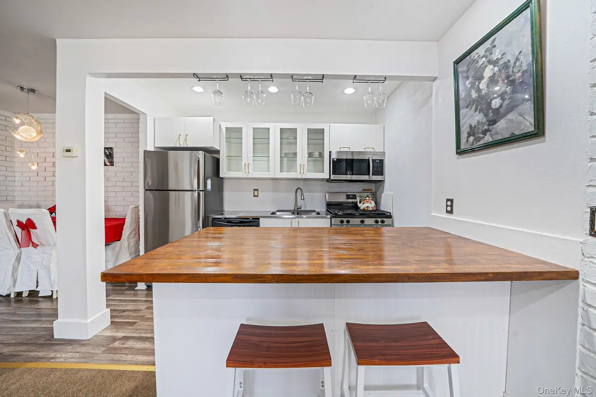 460 Old Town Road #5L, Port Jefferson Station, NY 11776 - Image #1