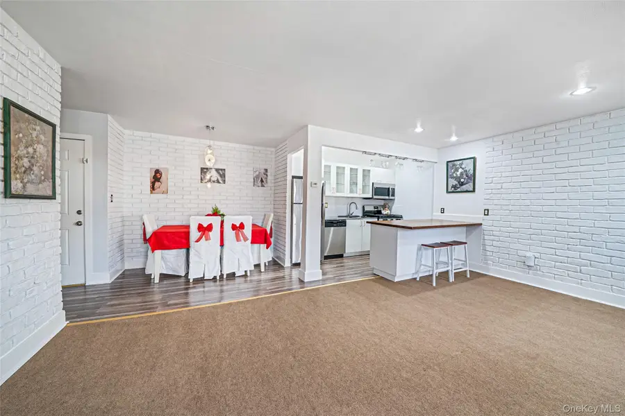 460 Old Town Road #5L, Port Jefferson Station, NY 11776 - Image #3