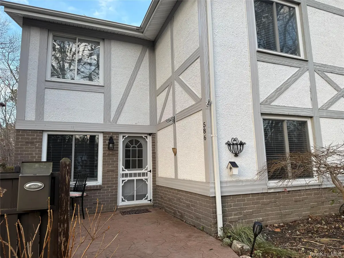 586 Blue Ridge Drive, Medford, NY 11763 - Image #1